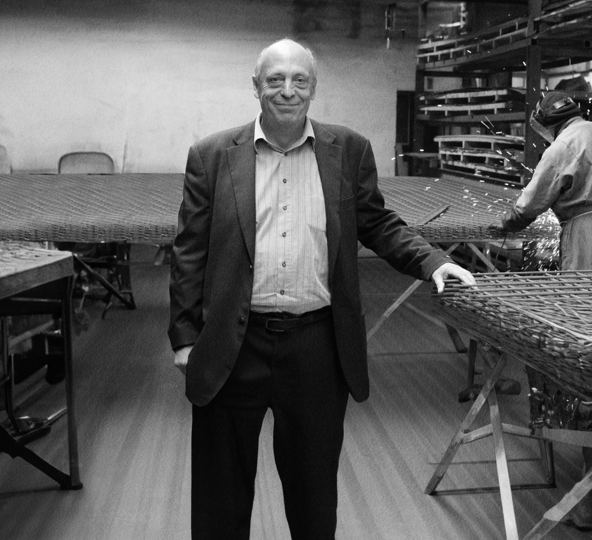 GILLES DESHAYES le Président fondateur du Groupe Le Triangle au sein de l'atelier de production des structures photovoltaiques